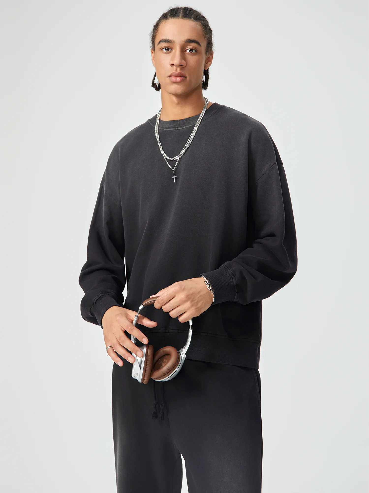 Snow Wash Oversized Black Crewneck Sweatshirt